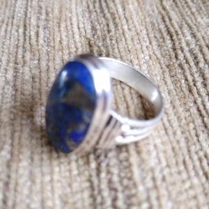 Beautiful silver ring with lapis lazuli large stone